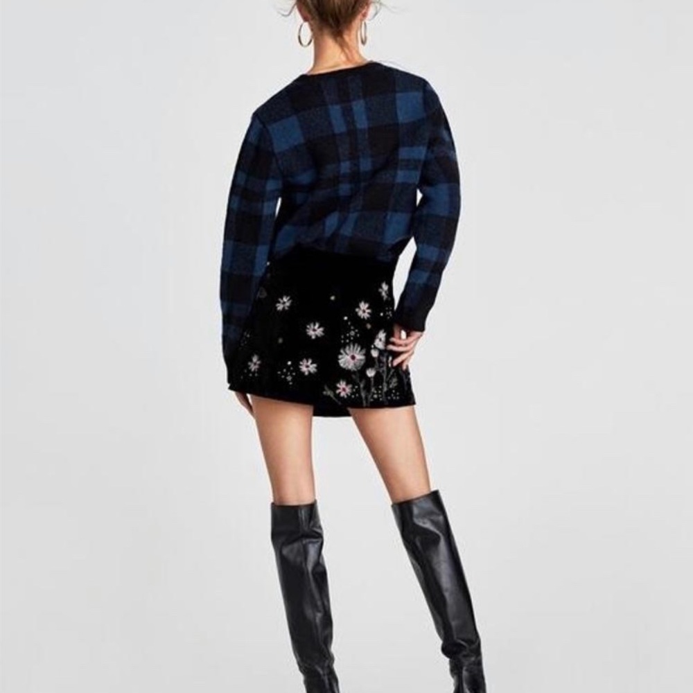 Zara Black Mini Skirt with White and Red Floral Embroidery - Picture 6 of 8